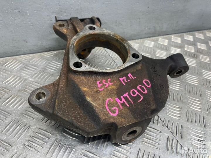 Кулак передний правый Cadillac Escalade GMT900 L92