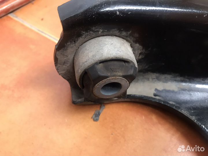 Рычаг правый Рено Сандеро 2