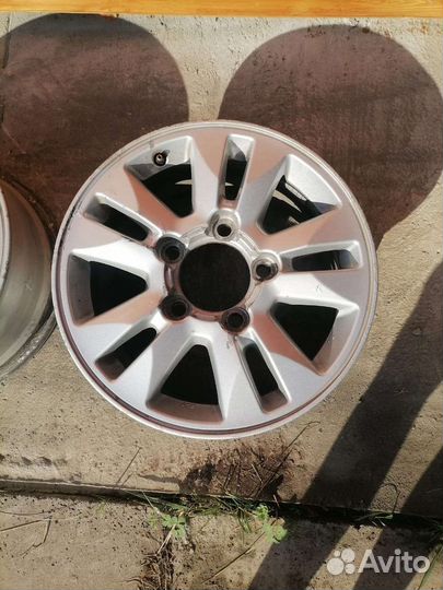 Комплект колесных дисков R17 на Land Cruiser 200