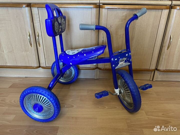 Трехколесный велосипед синий