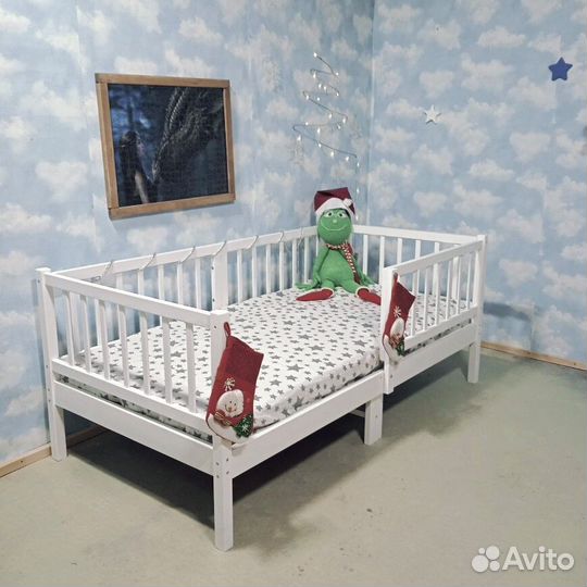Кроватка с бортиком детская Лисенок из массива