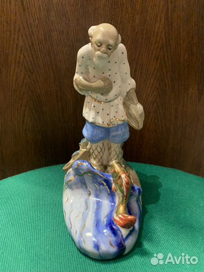 Статуэтка Старик и золотая рыбка. Гжель