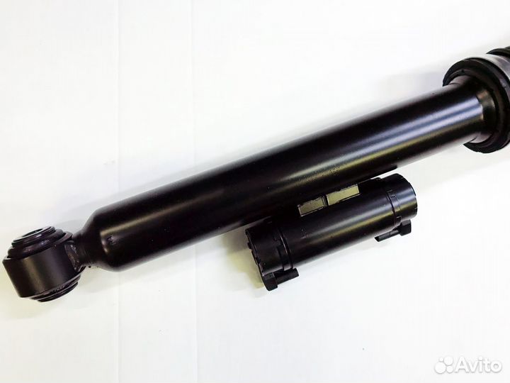 Задняя правая стойка Mercedes-Benz W222 S500 новая