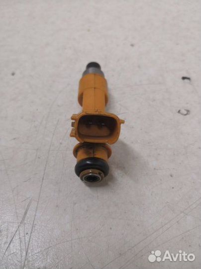Форсунка топливная Toyota Vitz KSP130 1krfe