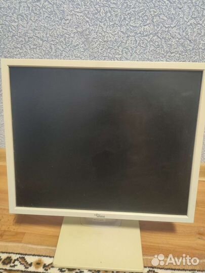 Монитор Fuijtsu siemens