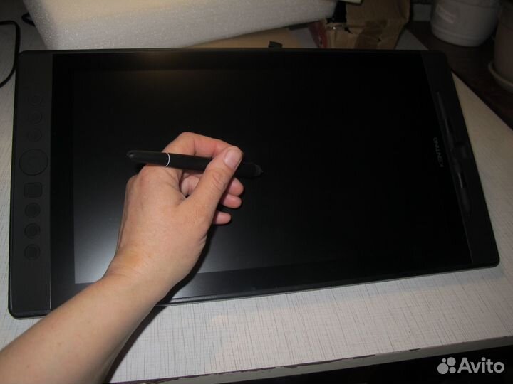 Графический планшет с ЖК-экраном 15,6