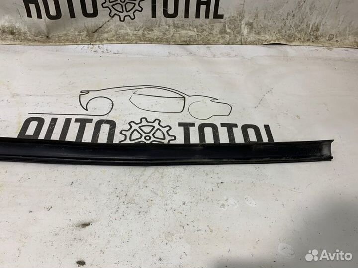 Уплотнительная резинка крыши правая Renault Logan