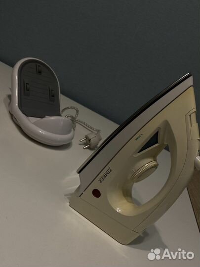 Беспроводной утюг zimber