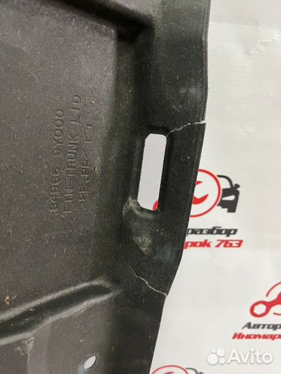 Обшивка крышки багажника на Nissan teana J31