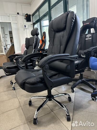 Офисное кресло