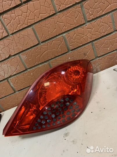 Фонарь правый Пежо 207 Peogeot