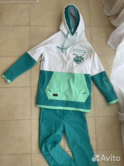 Сноубордический костюм женский