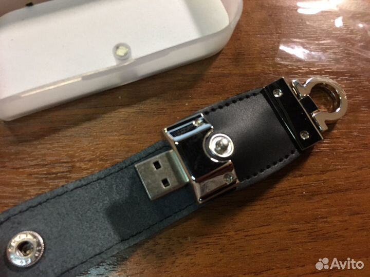 Флэшка в коже