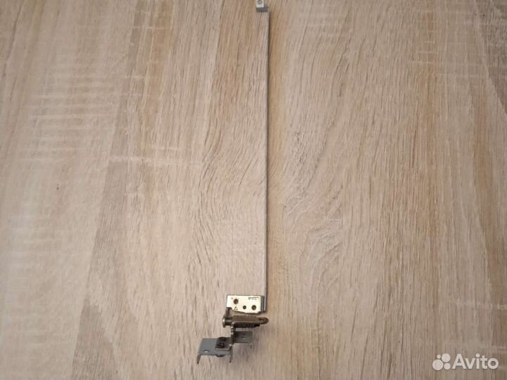 Правая петля Toshiba satellite C650-14E