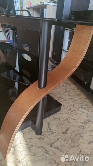 Стойка под аудио-видео аппаратуру/телевизор