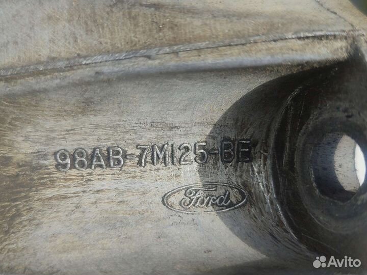 Кронштейн кпп Ford Focus I