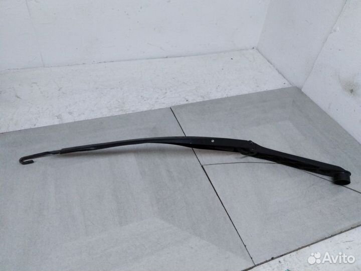 Поводок стеклоочистителя передний