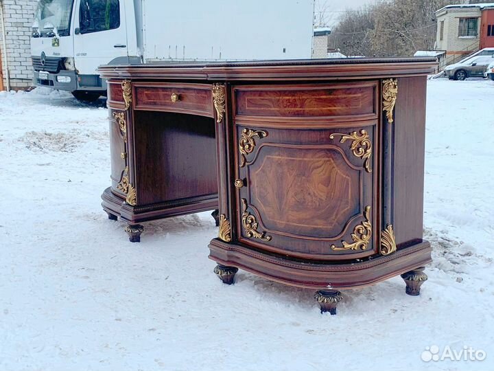 Письменный стол