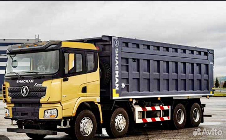 Водитель самосвала