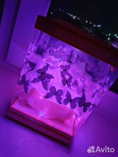 Светильник из бабочек