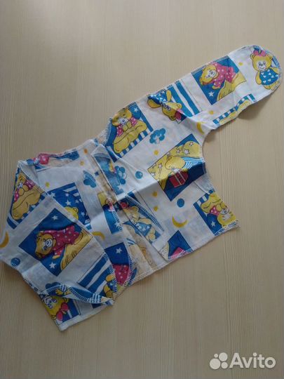 Распашонки и чепчики новые