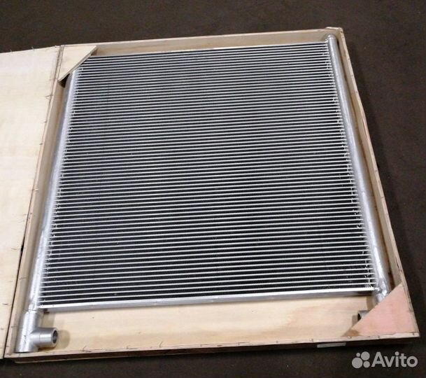 Радиатор масляный Hitachi ZX350LCK