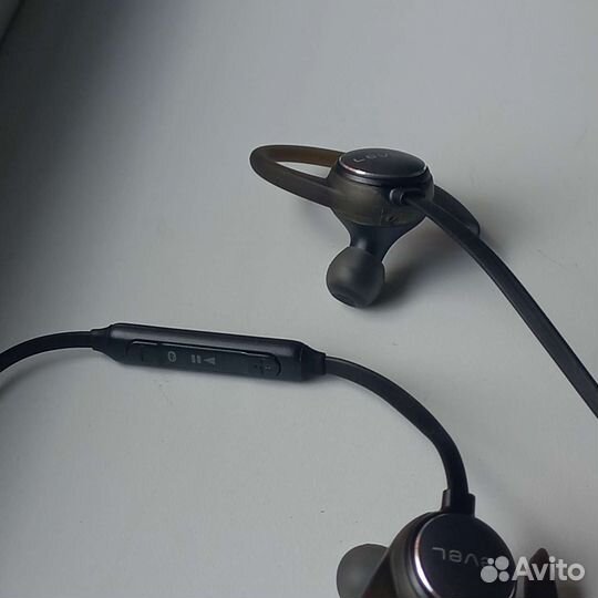 Наушники Samsung Level Active