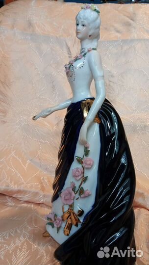 Статуэтка фарфор