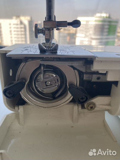 Швейная машина Janome