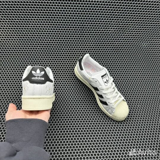 Кроссовки adidas superstar с цветами