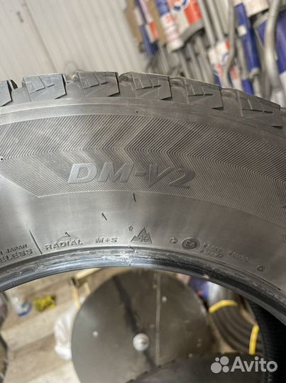 Bridgestone Blizzak DM-V2 285/60 R18 116R