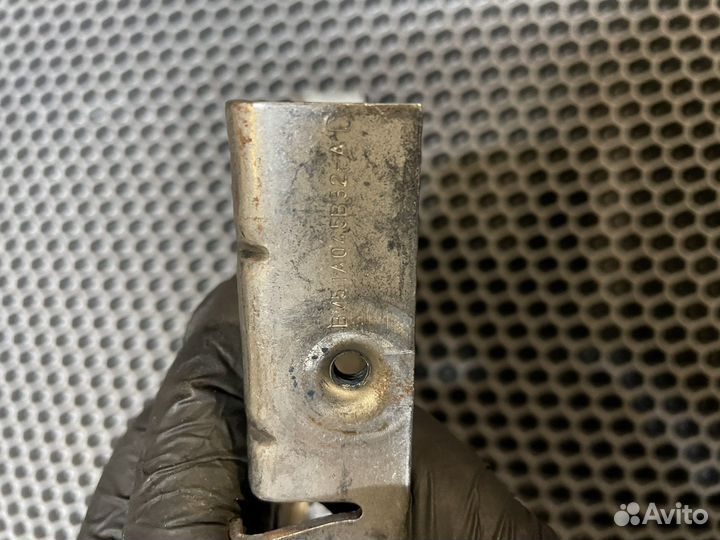 Кронштейн центральной консоли ford focus 3