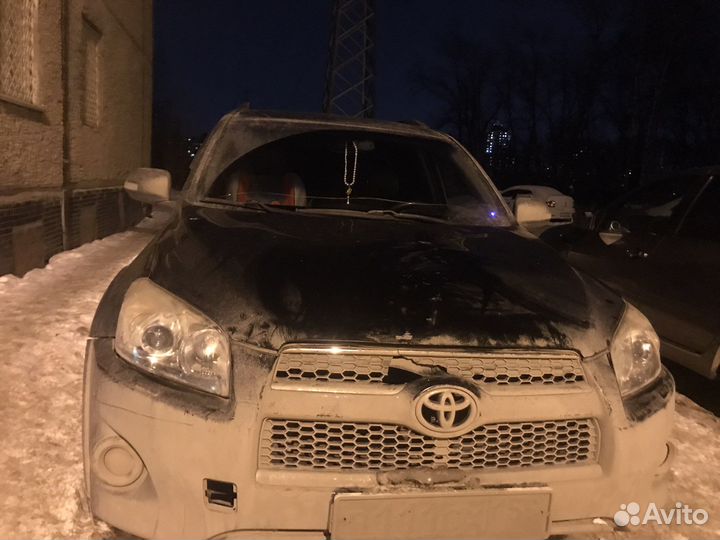 Капот на toyota rav4 30