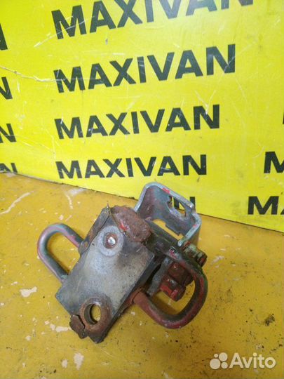 Петля двери передняя правая Audi A6 C6 2008