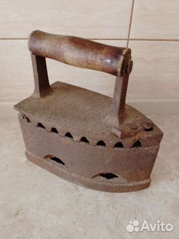 Старинный угольный утюг