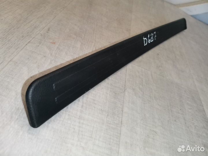 Накладка порога (внутренняя) передняя правая Mazda