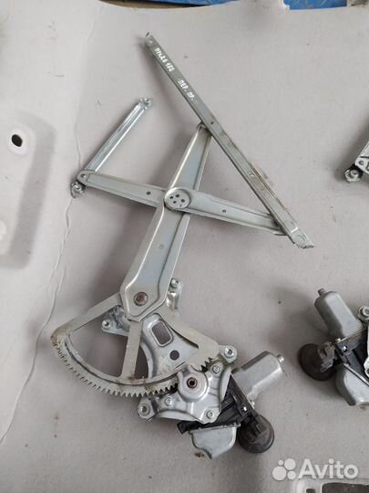 Стеклоподъемник электр. передний Toyota Land Cruis