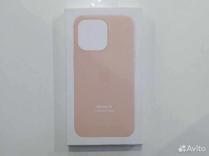 Кожаный чехол на iPhone 11 розовый