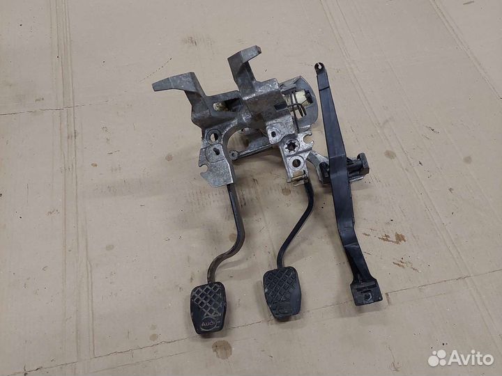 Педали тормоза сцепление Audi 80 b3/b4