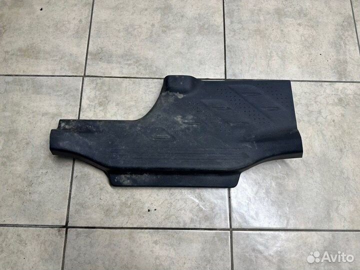 Накладка на порог салона задняя левая Toyota