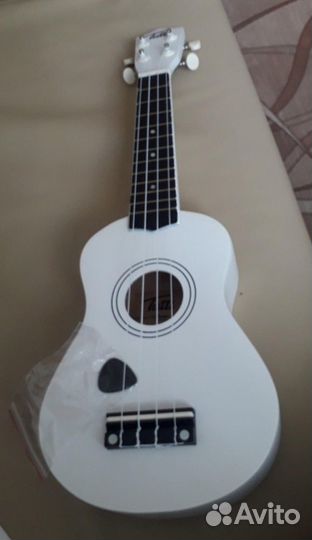 Укулеле новые.Разные