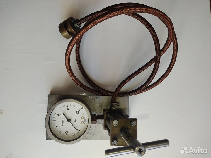 Стенд для настройки манометров