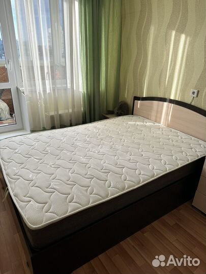 Кровать двухспальная с матрасом бу 140 на 200