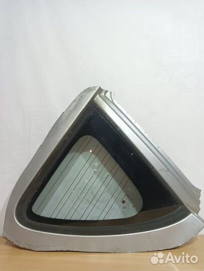 Стекло глухое заднее правое Ssangyong Rexton 1