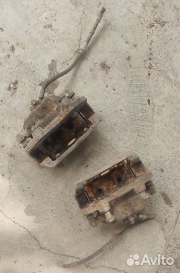 Суппорта тормозные Nissan Presage U30