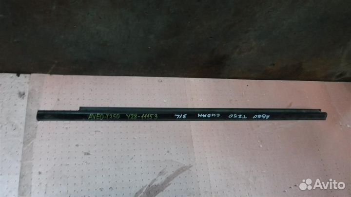 Накладка стекла заднего левого Chevrolet Aveo (T2