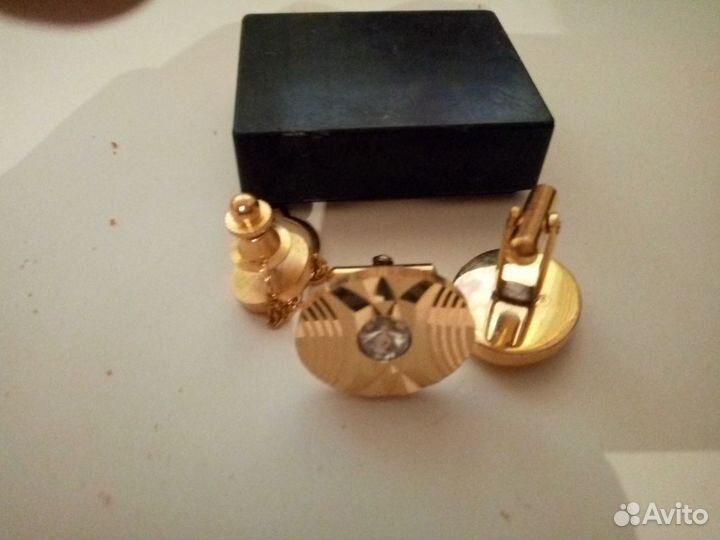 Запонки и держатель для галстука