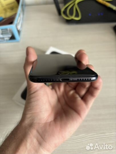 iPhone SE, 128 ГБ