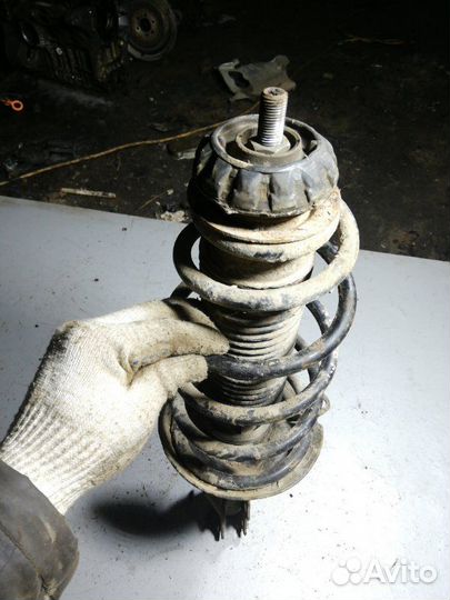 Стойка передняя правая Volkswagen Polo 3 1.0 ALL