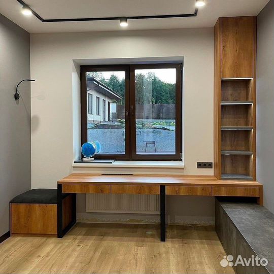 Рабочая зона у окна